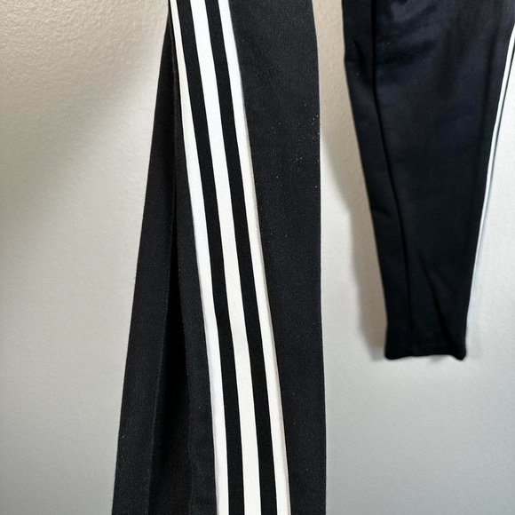 Adidas Sweatpants with the 3 Stripes - Picture 4 of 4